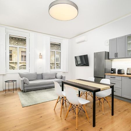 Apartamento Modern Penthouse In A Century Old Building Budapest Exterior foto