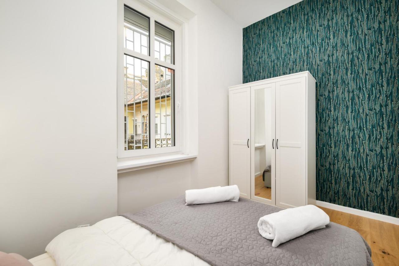 Apartamento Modern Penthouse In A Century Old Building Budapest Exterior foto